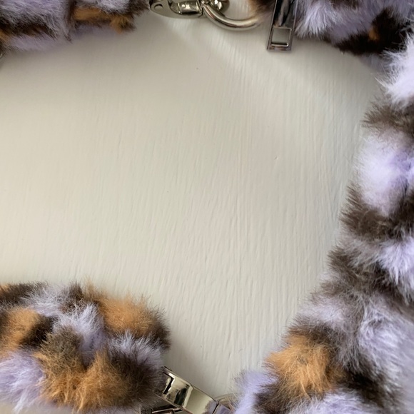 Purple leopard faux fur handbag from Urban - Picture 4 of 5